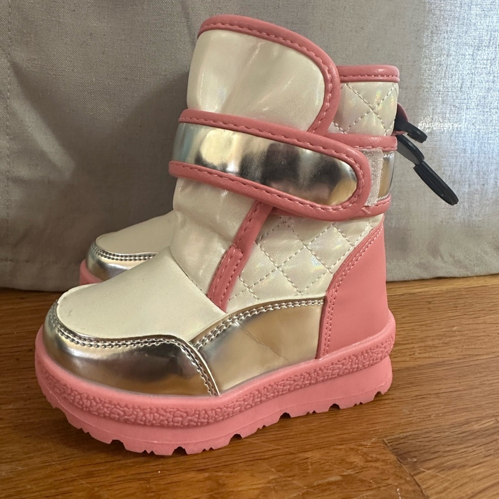 NWT Lilly Little Girl Winter Boots. Toddler Size 6 - Picture 3 of 6